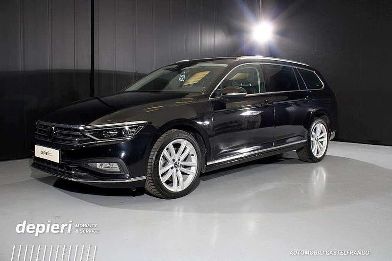 Nero Usata 2023 VW Passat Executive Station wagon | 33.890 € (Buon prezzo) - Immagine 1/4