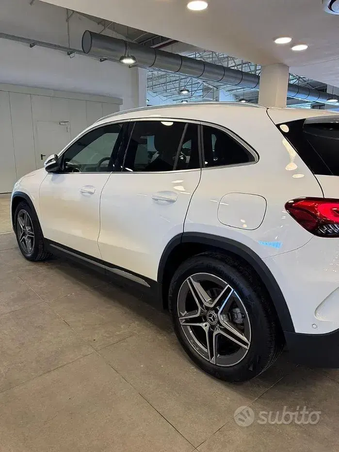 Usata Mercedes GLA200 150 CV (110 kW) 2023 Bianco SUV