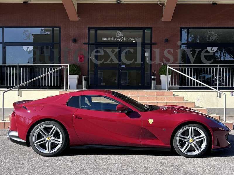 Usata Ferrari 812 799 CV (587 kW) 2024 Rosso mugello Cabrio