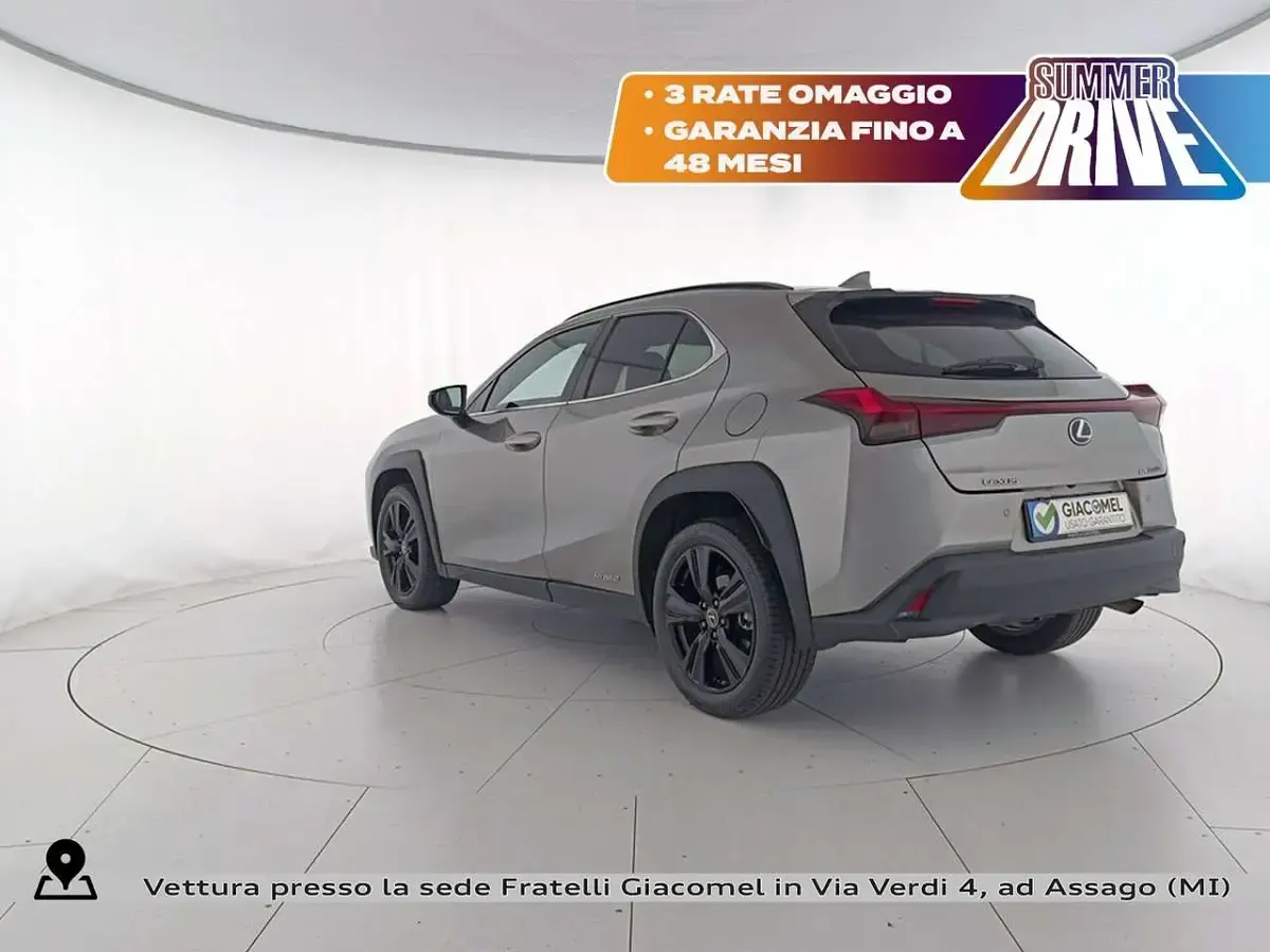 Usata Lexus UX 250h 184 CV (135 kW) 2022 Grigio SUV