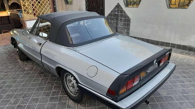 Usata Alfa Romeo Spider 103 CV (75 kW) 1984 Grigio Cabrio