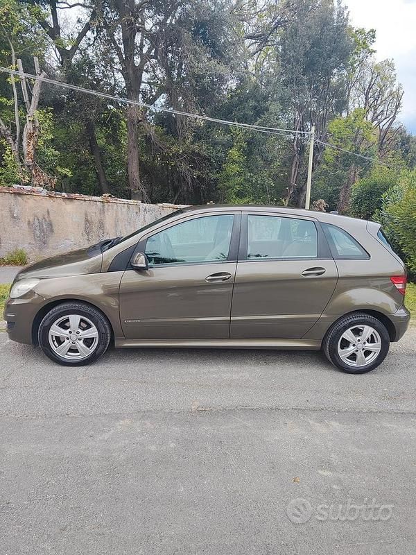 Usata Mercedes B180 109 CV (80 kW) 2011 Utilitaria