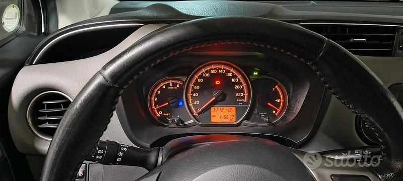 Usata Toyota Yaris 90 CV (66 kW) 2015 Bianco Utilitaria