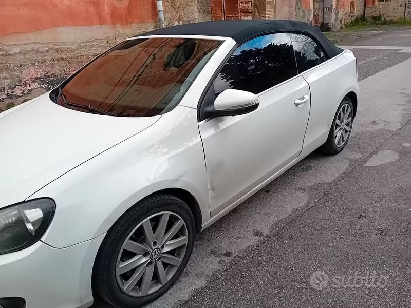 Usata VW Golf Cabriolet 140 CV (102 kW) 2013 Bianco Cabrio