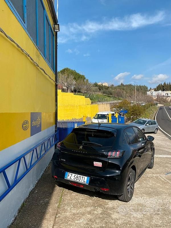 Usata Peugeot 208 102 CV (75 kW) 2020 Utilitaria