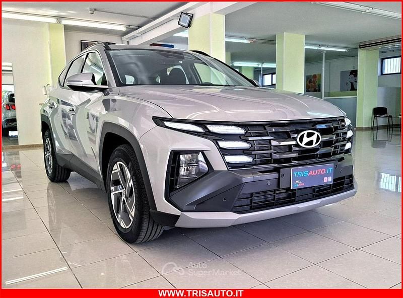 Argento Nuova 2025 Hyundai Tucson SUV | 31.800 € (Buon prezzo) - Immagine 1/4