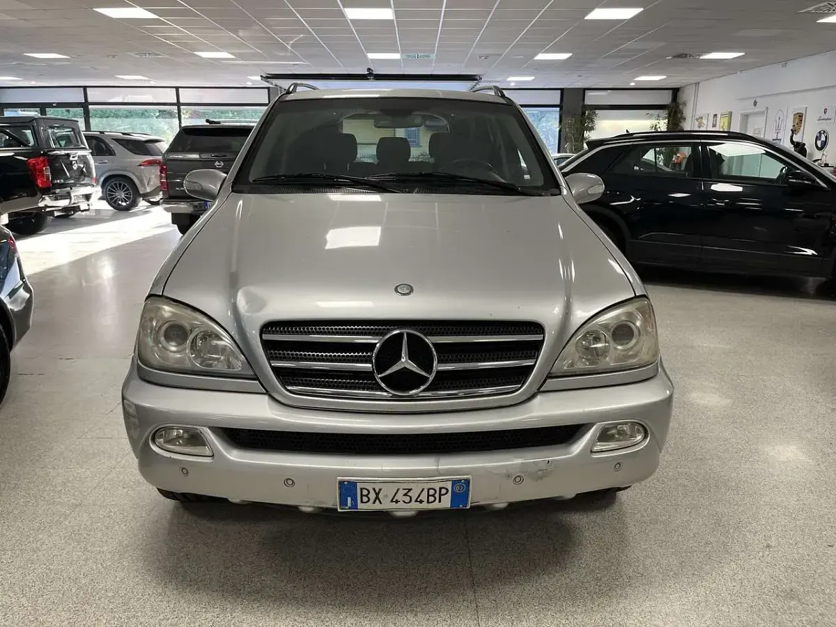 Usata Mercedes ML400 250 CV (183 kW) 2002 Argento SUV