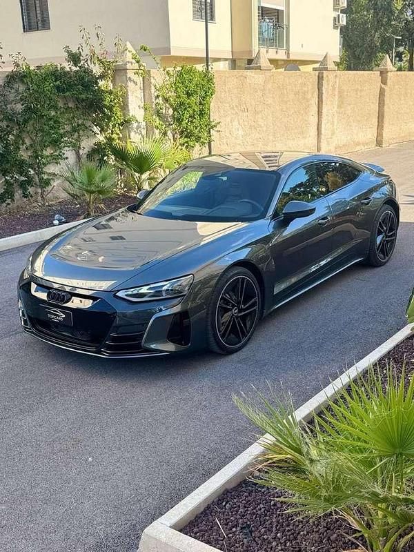 Grigio Usata 2022 Audi e-tron GT quattro Ambiente Tre volumi | 60.900 € (Buon prezzo) - Immagine 1/4