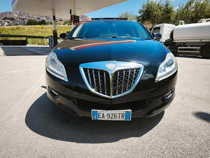 Usata Lancia Delta 200 CV (147 kW) 2010 Grigio Utilitaria