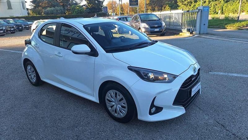 Usata Toyota Yaris Active 72 CV (52 kW) 2023 Bianco Berlina