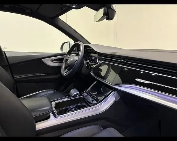 Usata Audi Q8 Sport 286 CV (210 kW) 2021 Argento fioretto metallizzato SUV