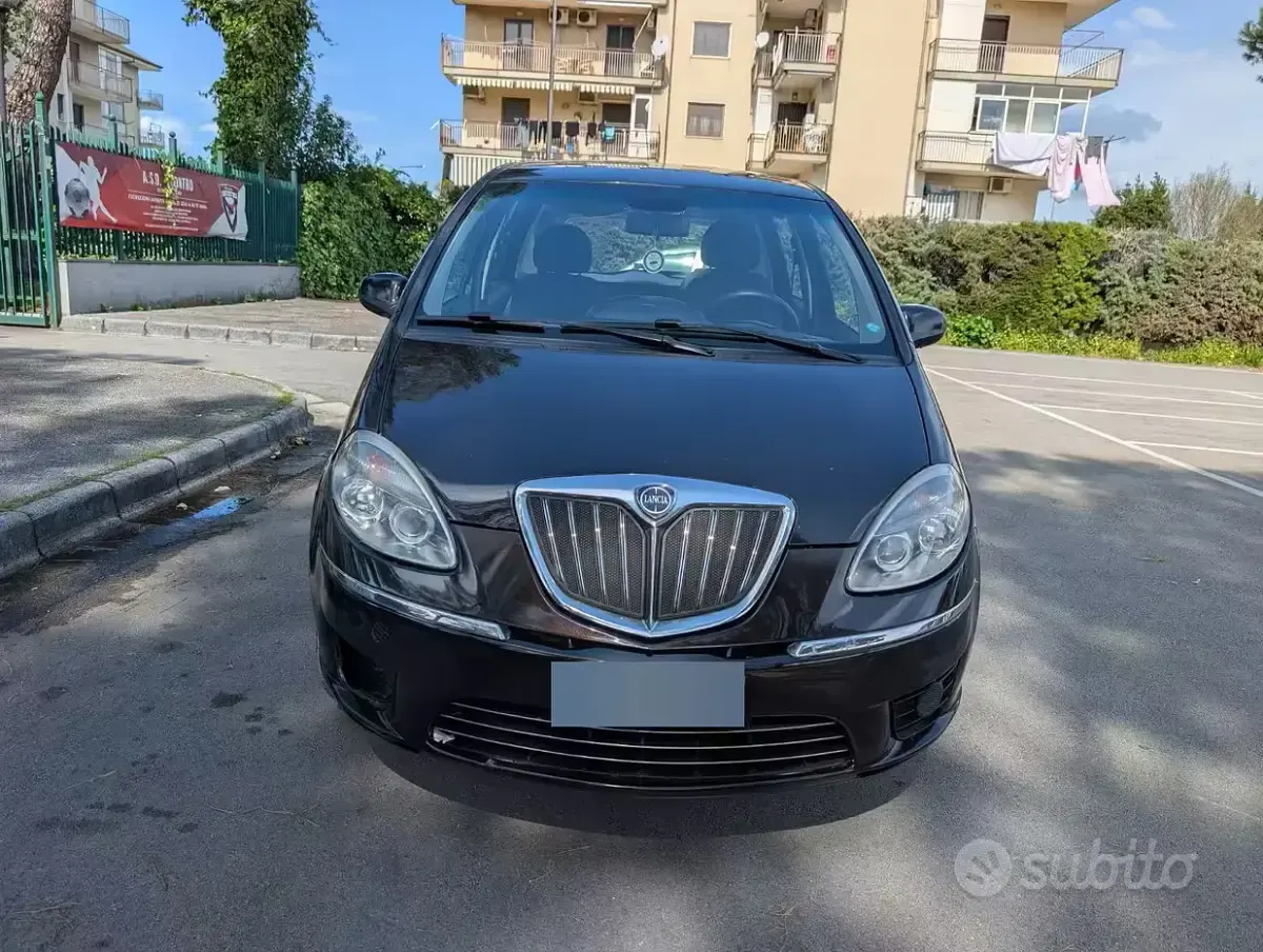 Usado Lancia Musa 77 CV (56 kW) 2012 Negro Monovolumen