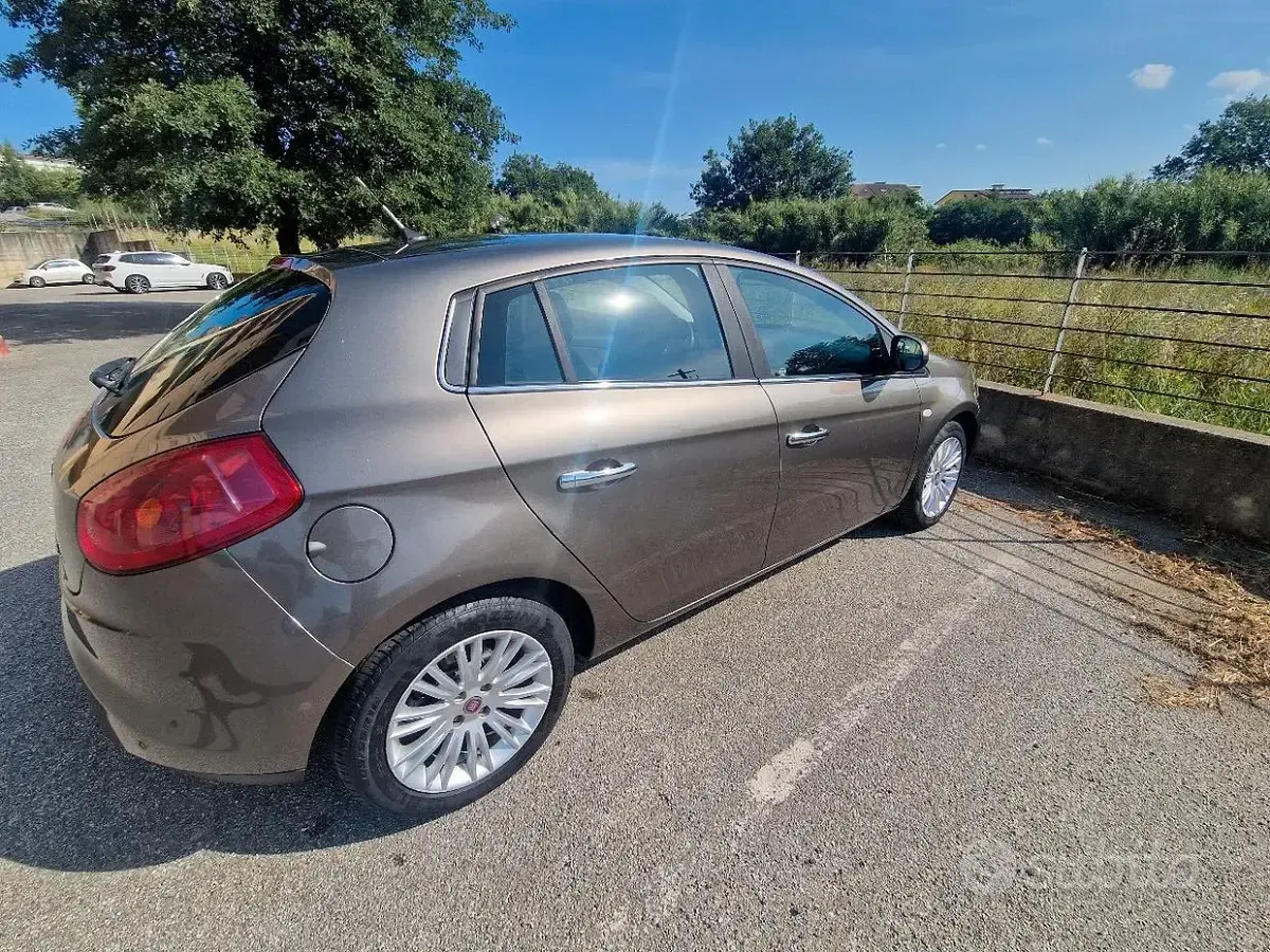Usata Fiat Bravo 120 CV (88 kW) 2011 Marrone Utilitaria