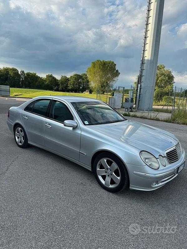 Usata Mercedes E270 2002 Grigio Berlina