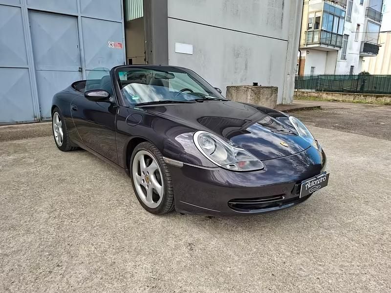 Usata Porsche 911 Carrera 4 Cabriolet 300 CV (220 kW) 2000 Viola Cabrio
