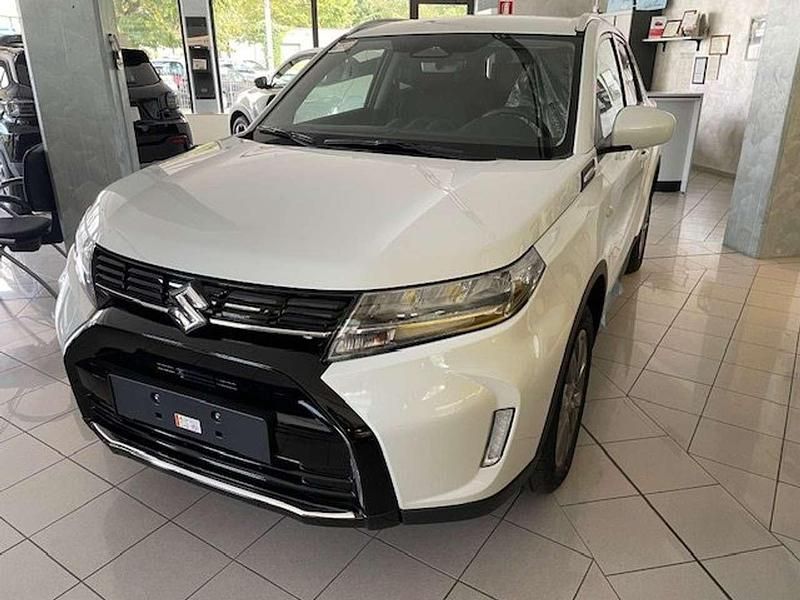 Bianco Usata 2024 Suzuki Vitara Cool SUV | 25.990 € (Cara) - Immagine 1/4