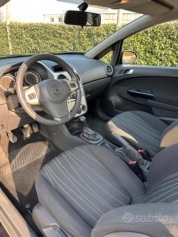 Usata Opel Corsa 2008 Nero Coupé