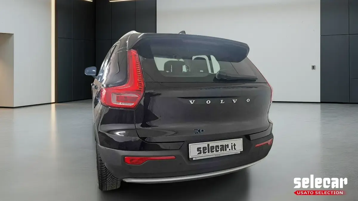 Usata Volvo XC40 Momentum 163 CV (119 kW) 2022 Bi4j nero avana metallizzato SUV