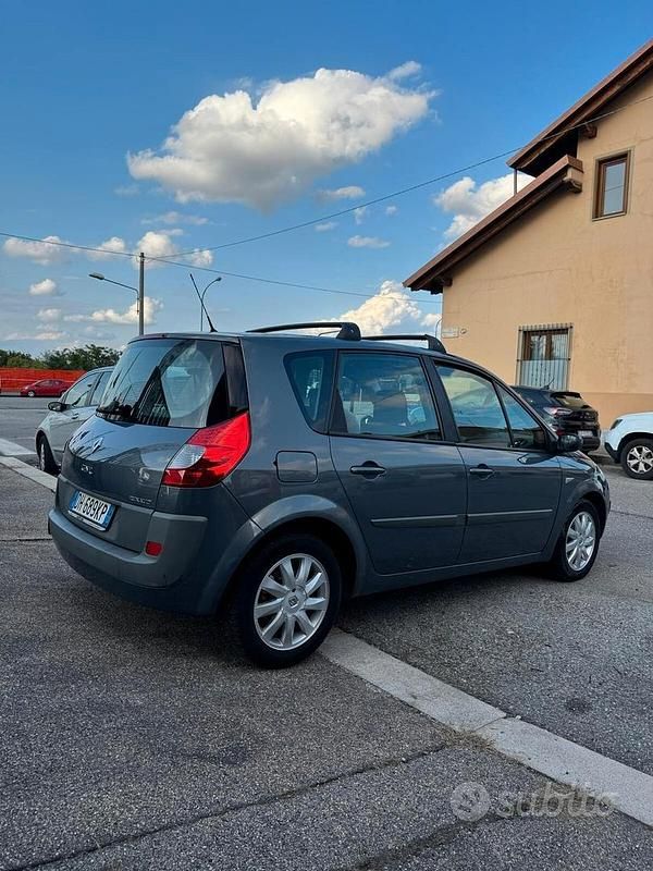 Usata Renault Scénic II 105 CV (77 kW) 2007 Grigio Monovolume