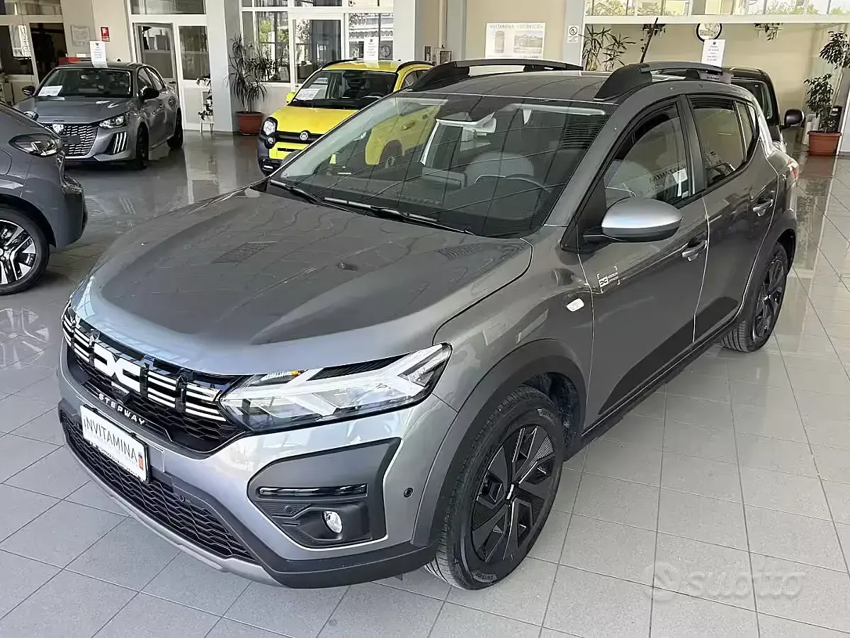 Usata Dacia Sandero Expression 101 CV (74 kW) 2025 Grigio Berlina