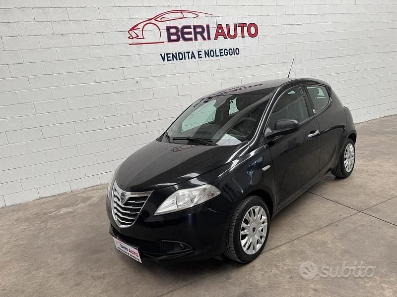 Usata Lancia Ypsilon 69 CV (50 kW) 2014 Nero Utilitaria