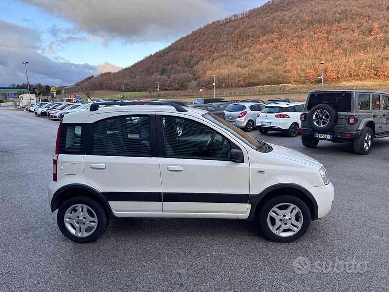 Usata Fiat Panda Climbing 60 CV (44 kW) 2009 Bianco Utilitaria