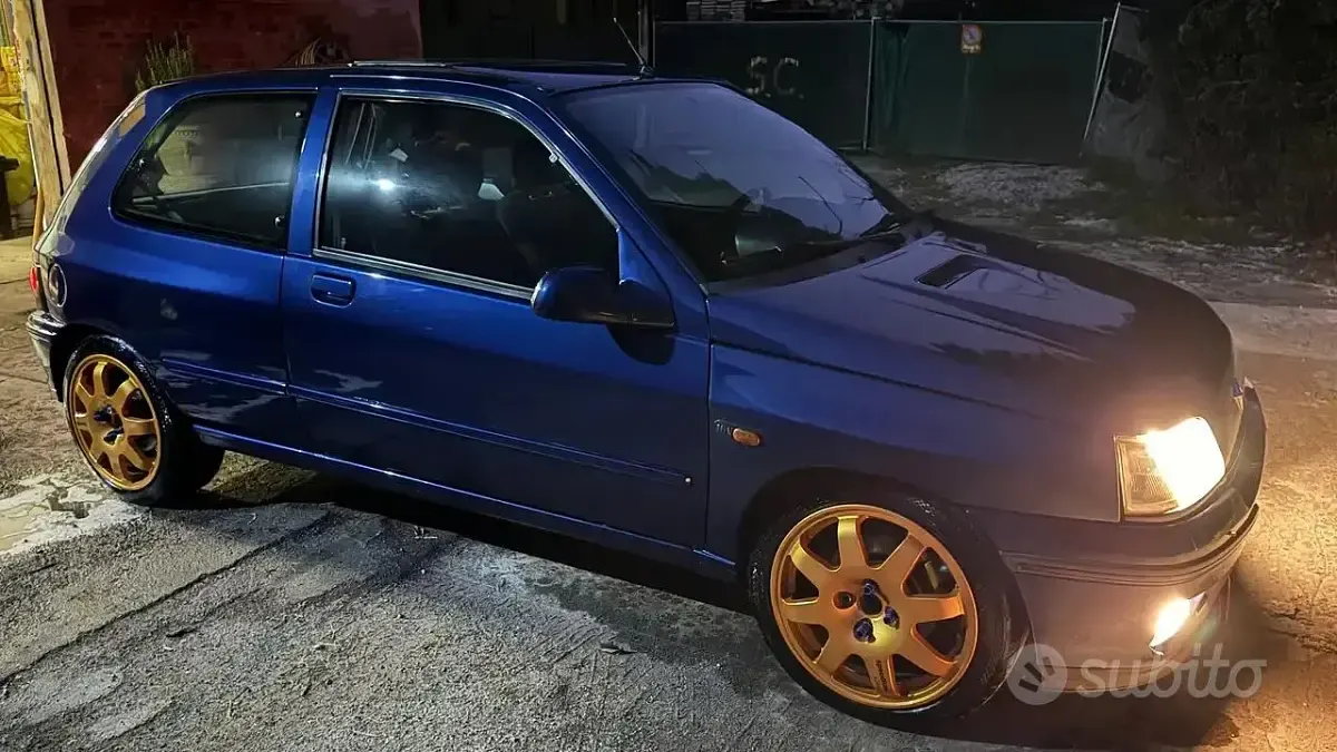Usata Renault Clio 135 CV (99 kW) 1993 Blu/azzurro Utilitaria