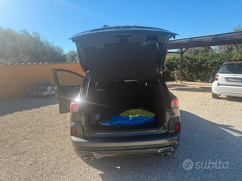 Usata Ford Kuga 120 CV (88 kW) 2023 Grigio SUV