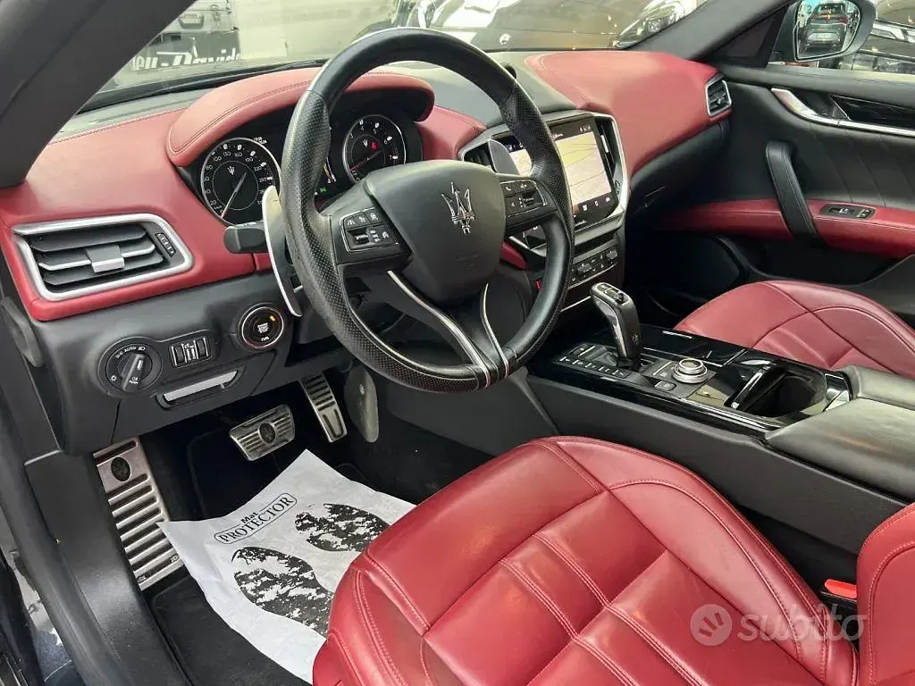 Begagnad Maserati GranSport 330 HK (242 kW) 2021 Svart Sedan