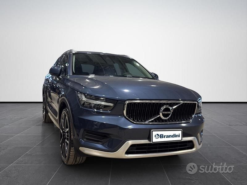 Usata Volvo XC40 Momentum 163 CV (119 kW) 2021 Blu SUV