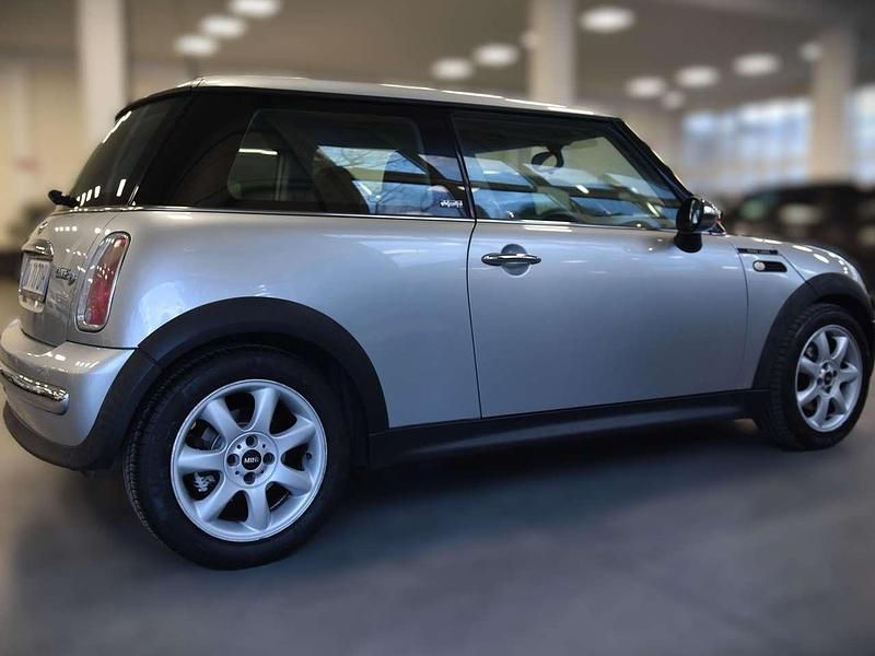 Usata Mini One D 88 CV (64 kW) 2006 Argento metallizzato Utilitaria