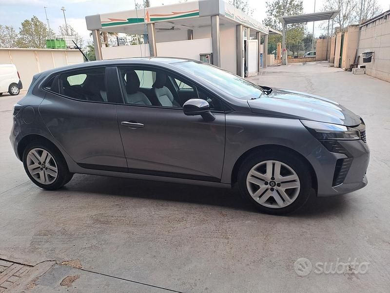 Usata Renault Clio V Evolution 101 CV (74 kW) 2024 Grigio Berlina
