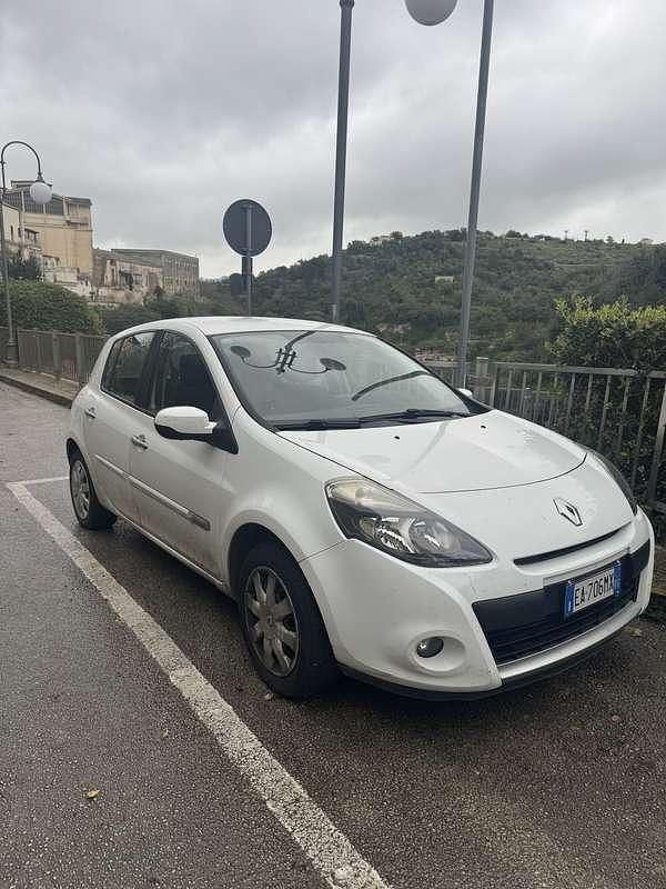 Usata Renault Clio II 75 CV (55 kW) 2010 Berlina