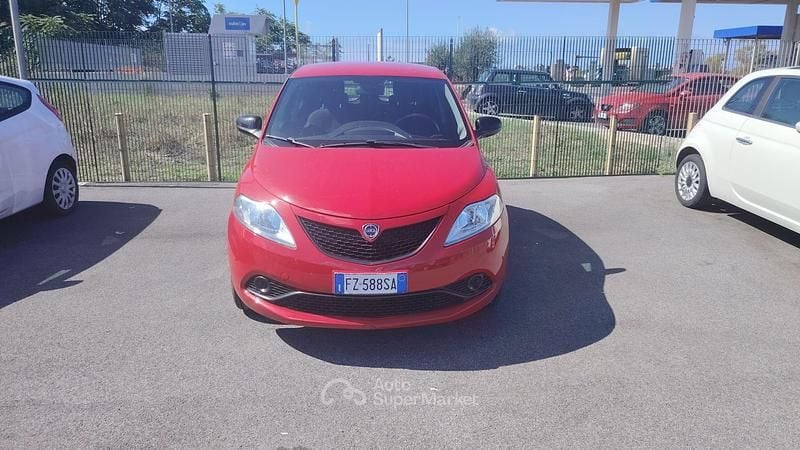 Usata Lancia Ypsilon 69 CV (50 kW) 2019 Rosso Utilitaria