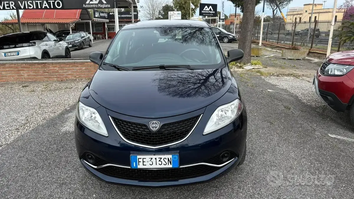 Usata Lancia Ypsilon Silver 69 CV (50 kW) 2016 Blu Utilitaria