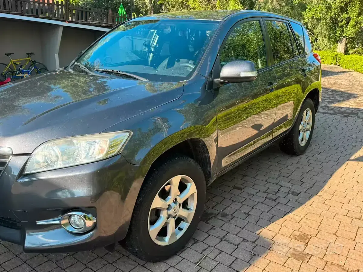 Usata Toyota RAV4 150 CV (110 kW) 2011 SUV