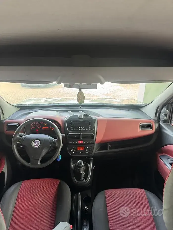 Begagnad Fiat Doblò Emotion 105 HK (77 kW) 2009 Gul Minibuss