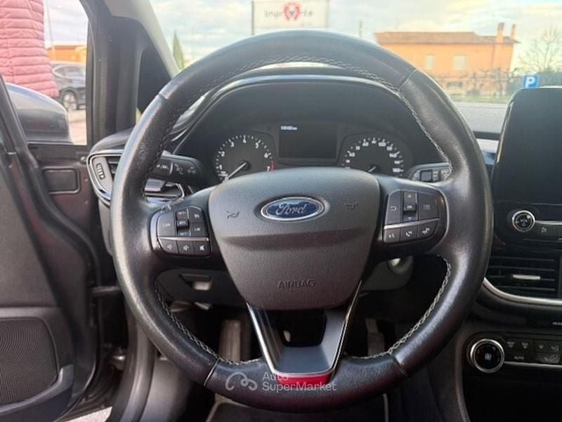 Usata Ford Fiesta 95 CV (69 kW) 2020 Gray Utilitaria
