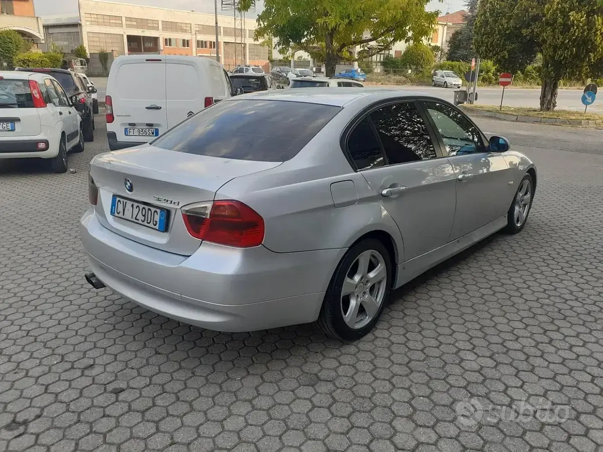 Usado BMW 320 163 CV (119 kW) 2005 Gris Berlina