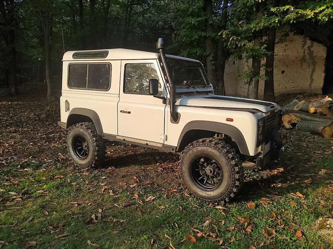 Usata Land Rover Defender 122 CV (89 kW) 2002 Bianco Station wagon