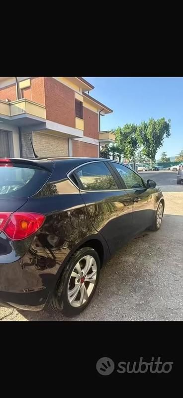 Second-hand Alfa Romeo Giulietta 109 CP (80 kW) 2013 Negru Hatchback