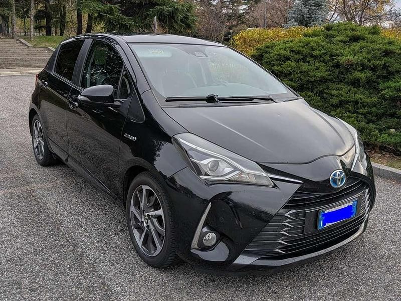 Usata Toyota Yaris Hybrid 73 CV (53 kW) 2019 Nero Utilitaria