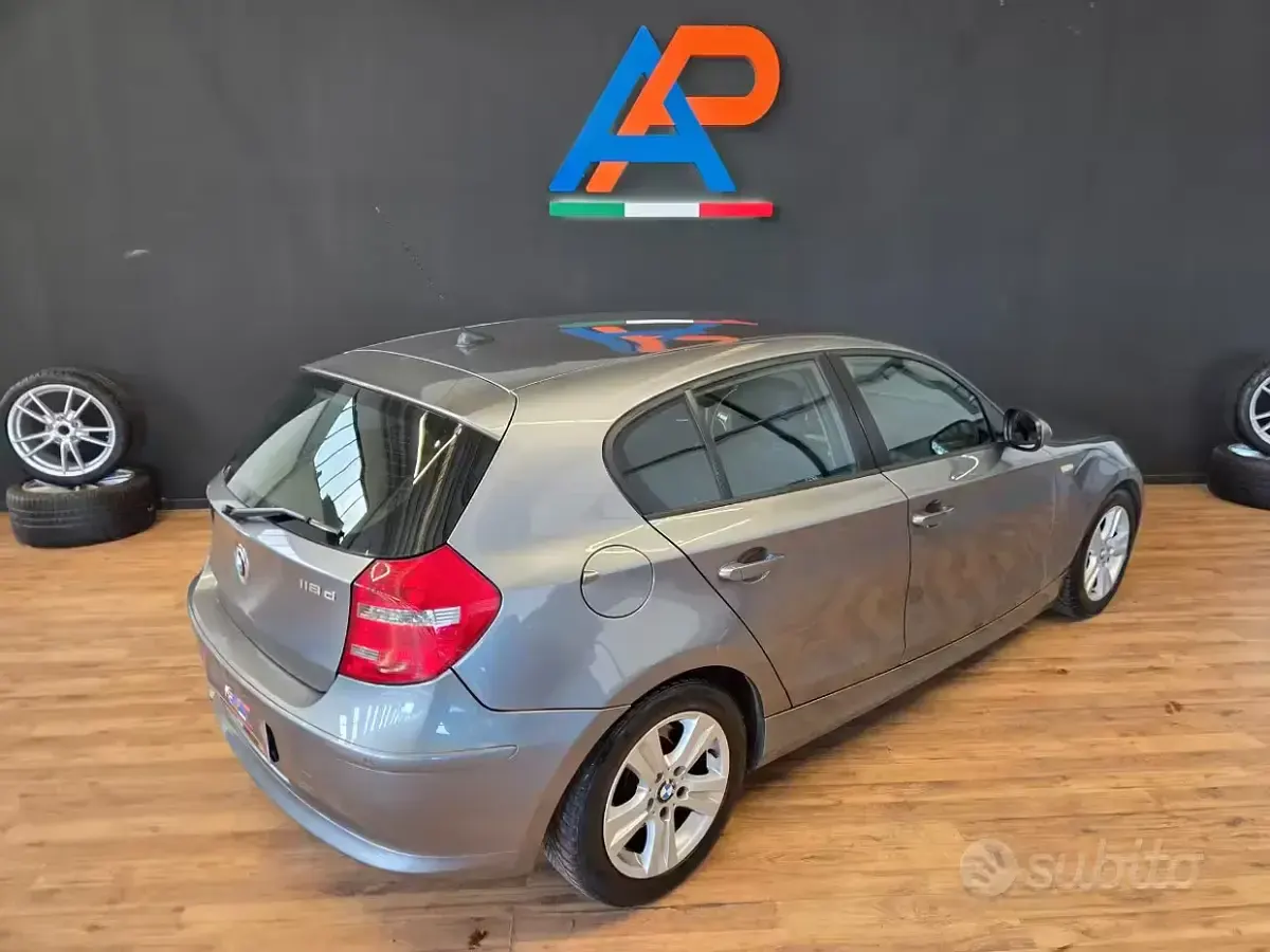 Usata BMW 118 143 CV (105 kW) 2011 Grigio Utilitaria