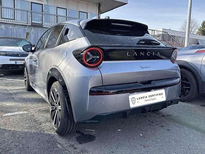 Usata Lancia Ypsilon 101 CV (74 kW) 2025 Grigio Utilitaria