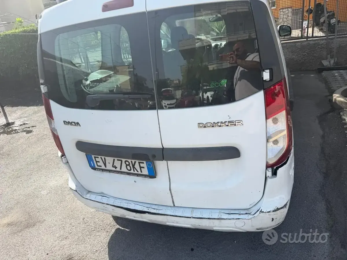 Usata Dacia Dokker Ambiance 75 CV (55 kW) 2014 Bluazzurro Monovolume