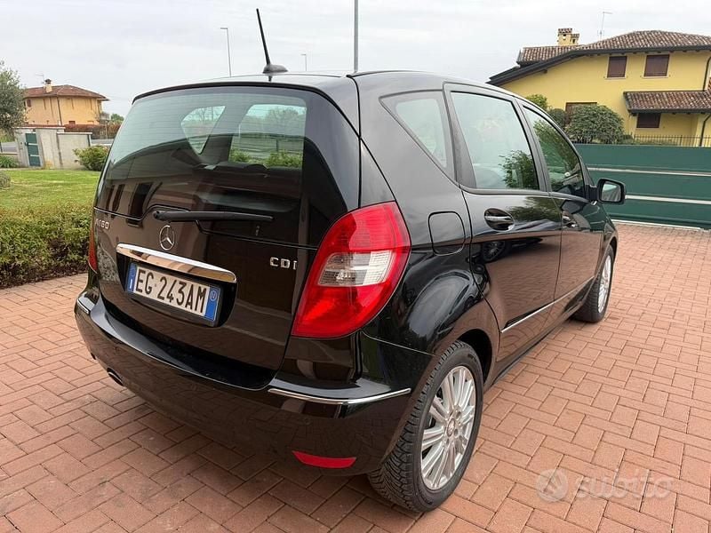 Usata Mercedes A180 109 CV (80 kW) 2011 Nero Berlina