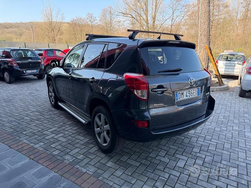 Usata Toyota RAV4 135 CV (99 kW) 2007 Grigio SUV