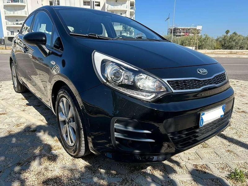 Usata 2015 Kia Rio Tre volumi | 5300 € (Buon prezzo) - Immagine 1/4