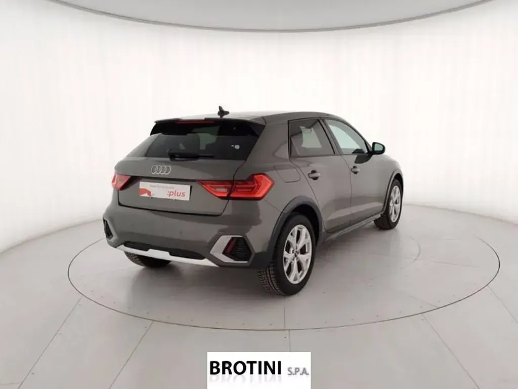 Usata Audi A1 Sportback 150 CV (110 kW) 2025 Grigio metallizzato Utilitaria
