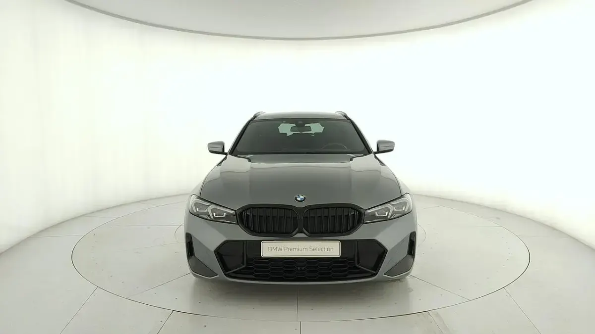 Usata BMW 320e 190 CV (139 kW) 2024 Grigio Station wagon